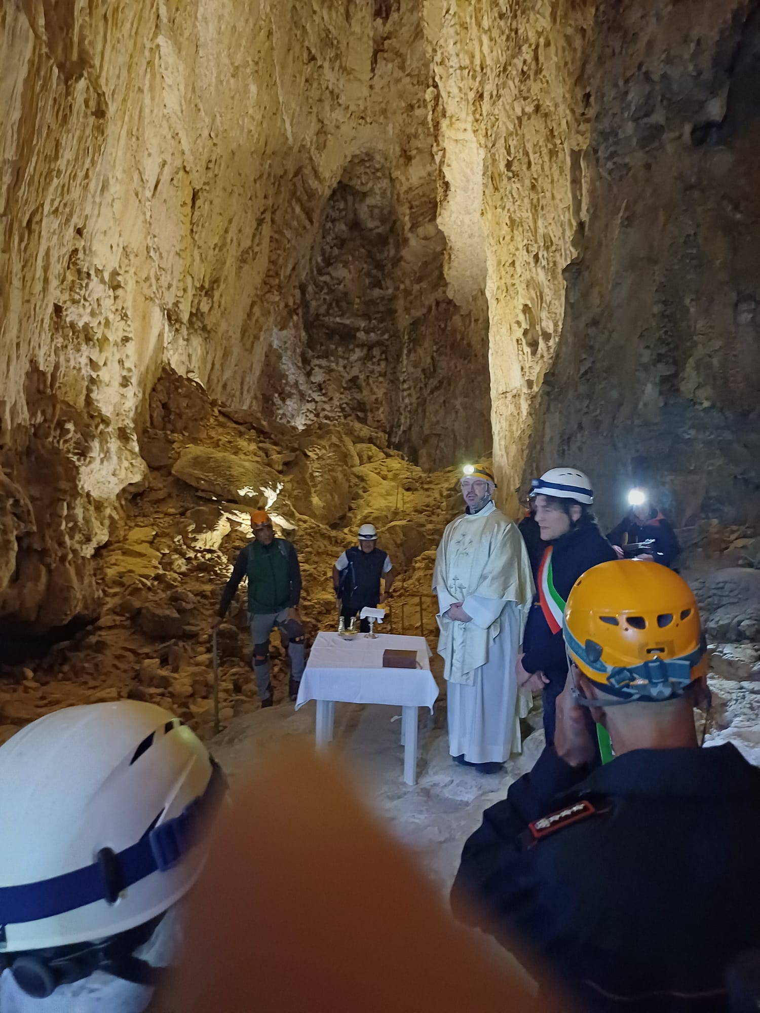 La celebrazione di San Benedetto nella grotta di Monte Cucco. 4 WhatsApp Image 2025 07 12 at 17.44.58